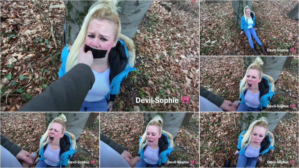 devil-sophie - Gefesselt im Wald zuruck gelassen - Der Helfer hatte nur eins im Sinn - Pissen [FullHD 1080P]